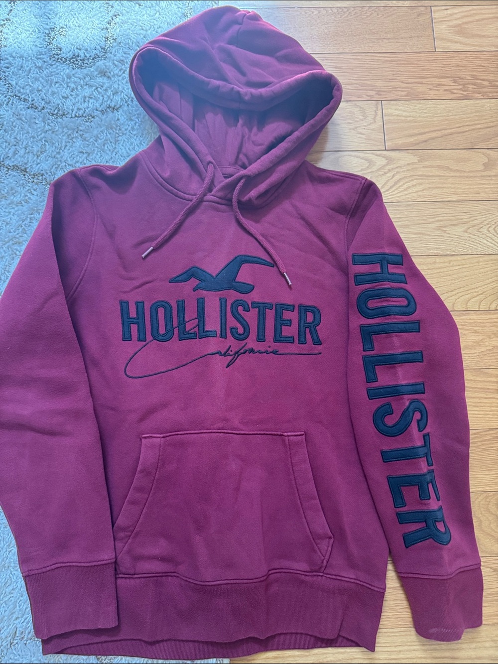 Hollister Men's Burgundy Crewneck Hoodie with Chest Logo